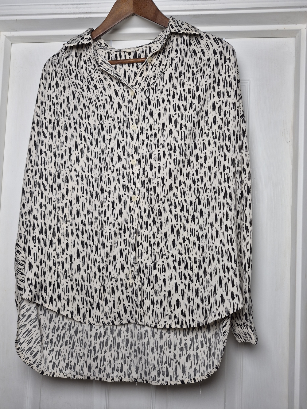 Jodifl Women's Black & off White Printed Button-Up Blouse Size Medium Oversized
